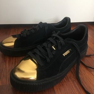 Puma creepers size 9 gently used Black and gold